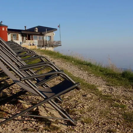 Pensionat Rifugio Chierego - 1911m *